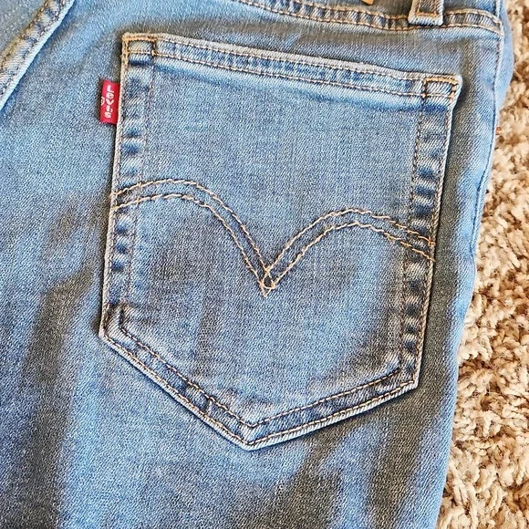 Levis's lightweight distressed jean shorts womans size 25 - Picture 8 of 11